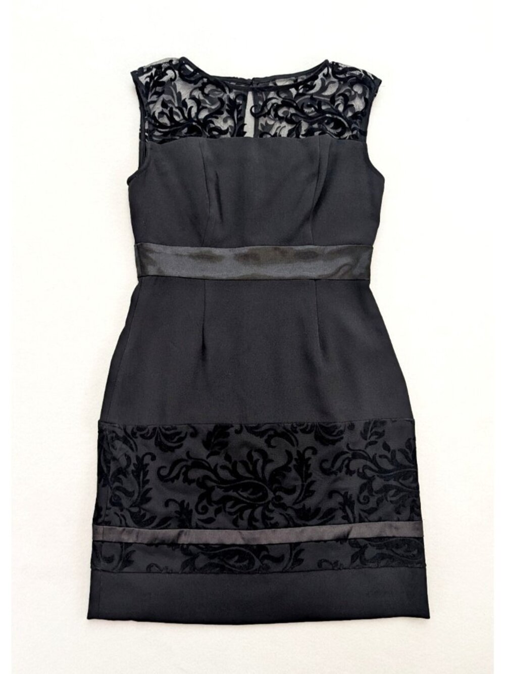 Sandra Darren Women's Dress Size 6 Black Sheath Classic Romantic Lace Trim